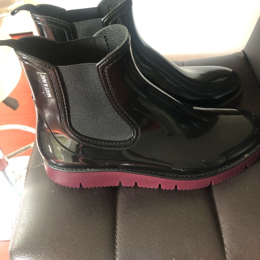 Matt & Nat Chelz Black Rain Ankle Booties size 10 - Picture 12 of 14